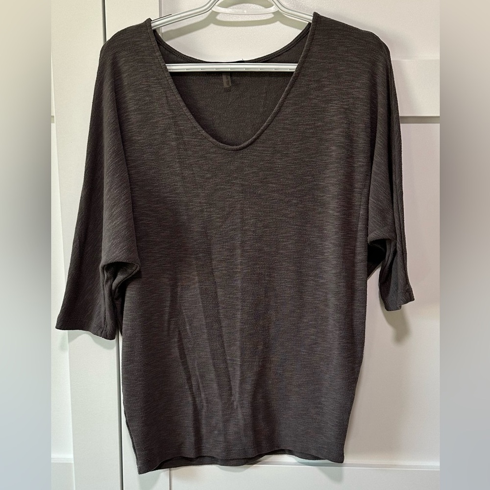 Laila Jayde Gray Dolman Sleeve Top - Size Small